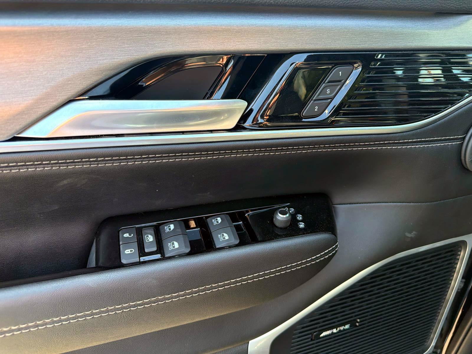Used 2024 Jeep Wagoneer Series II AWD/4WD image 12
