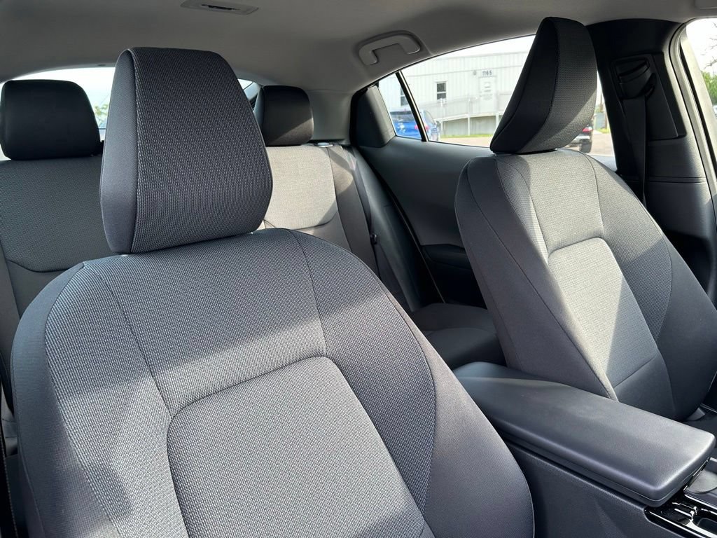 Used 2025 Toyota Prius LE FWD image 40