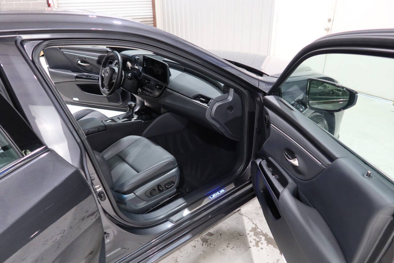 Used 2025 Lexus ES 300h F Sport w/ Accessory Package (Z2) FWD image 12