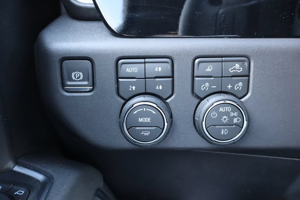 Used 2026 Chevrolet Silverado 1500 LT Trail Boss w/ LT Trail Boss Premium Package AWD/4WD image 16