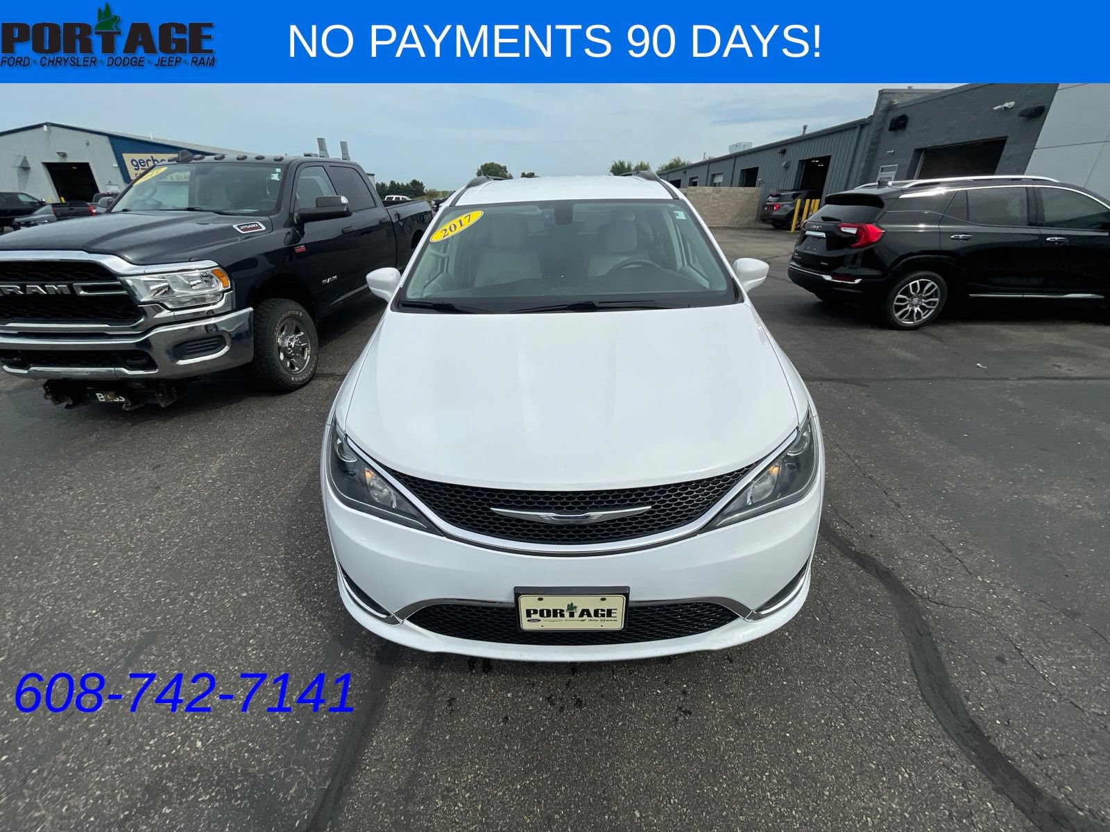 Used 2017 Chrysler Pacifica Touring-L FWD image 33