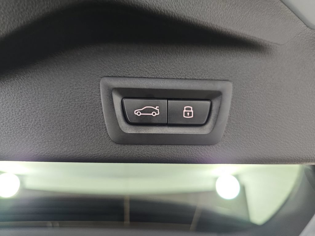 Used 2026 BMW X5 xDrive40i w/ M Sport Package AWD/4WD image 16