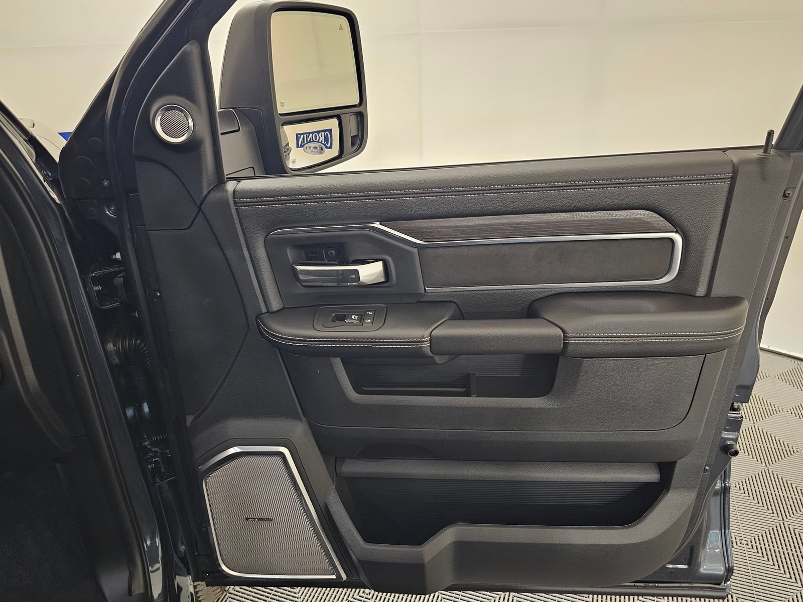 New 2026 RAM 2500 Laramie AWD/4WD image 30