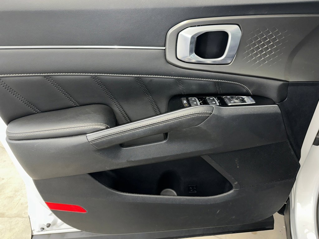 Used 2023 Kia Sorento SX image 5