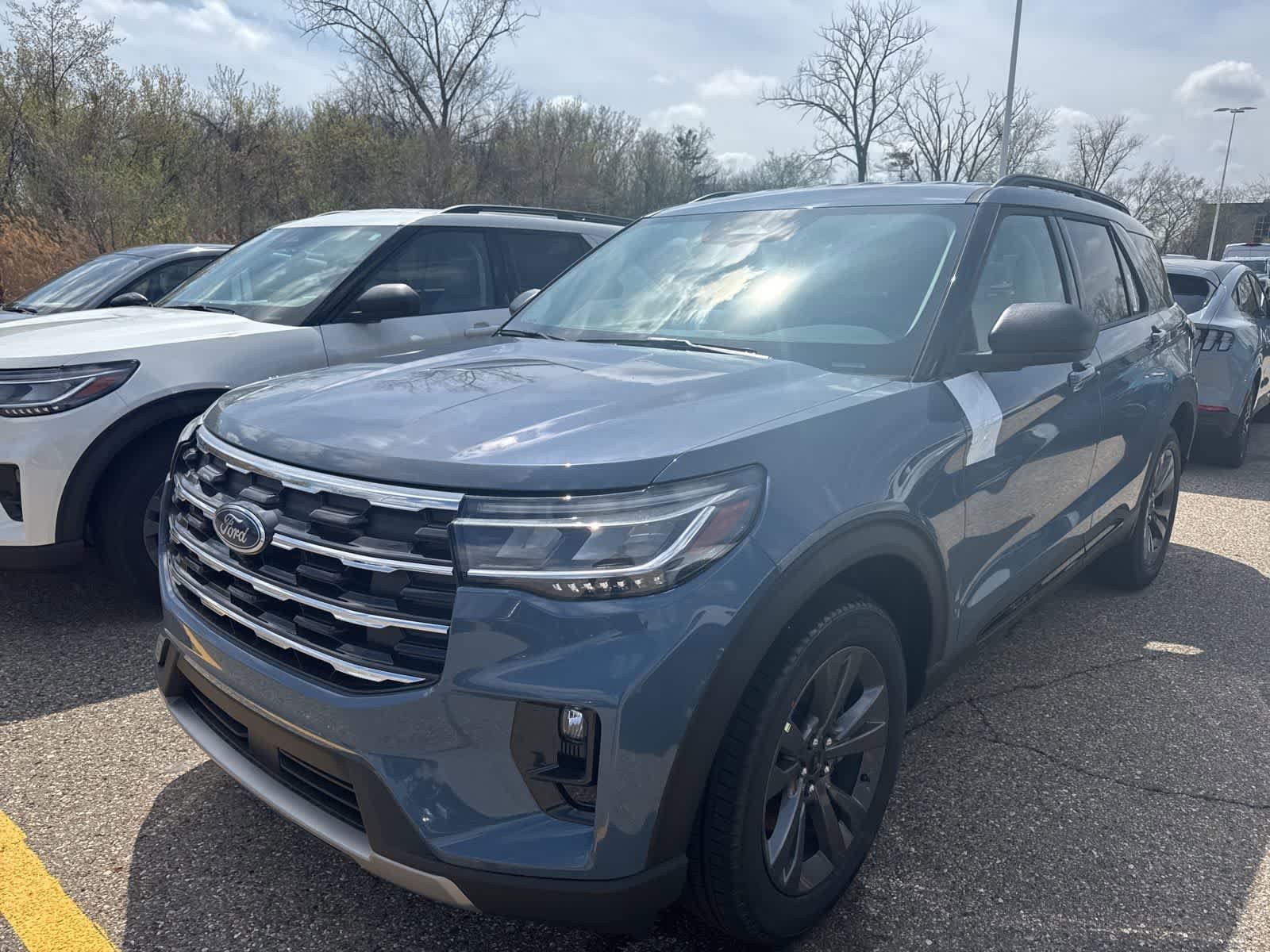 New 2026 Ford Explorer Active w/ Active Comfort Package AWD/4WD image 2