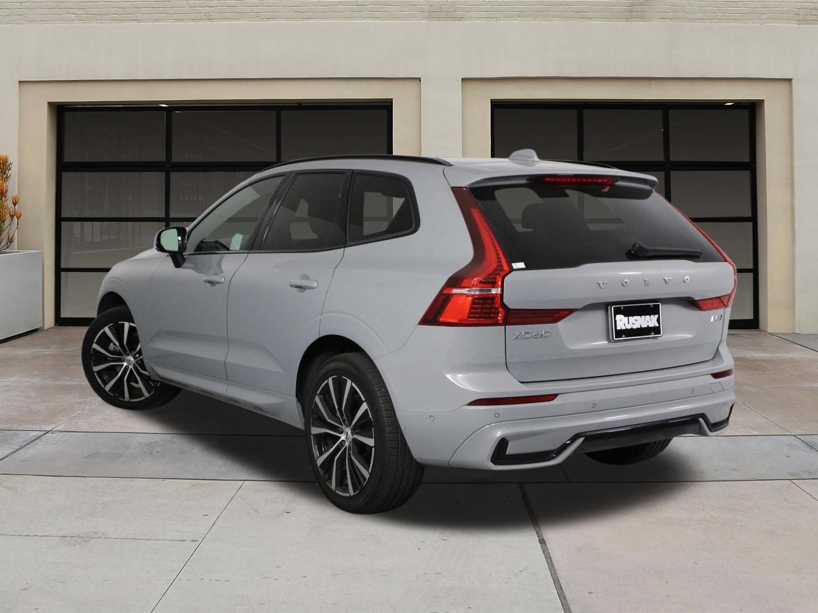 Certified 2024 Volvo XC60 B5 Plus AWD/4WD image 2