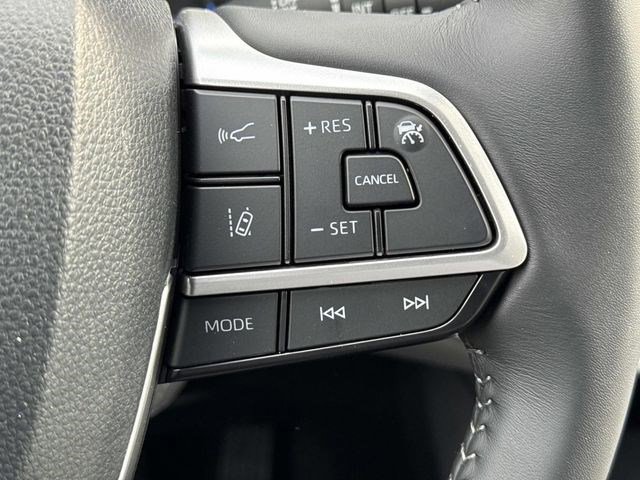 Used 2026 Toyota Highlander XLE image 24