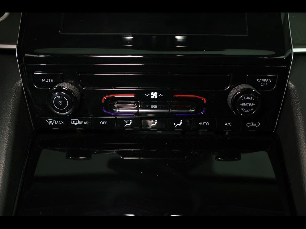 Used 2023 Jeep Grand Cherokee Laredo X image 26