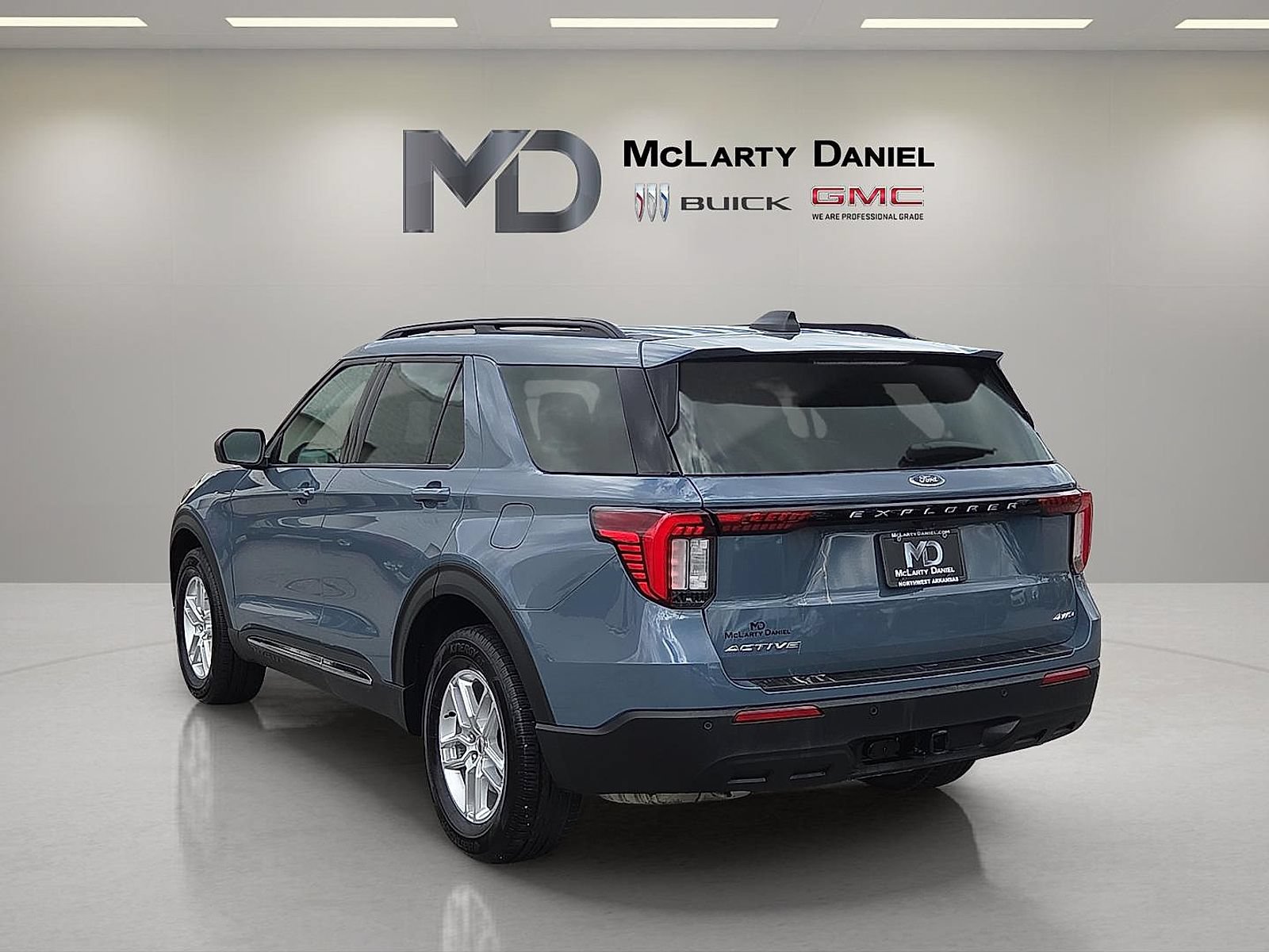 Used 2025 Ford Explorer Active AWD/4WD image 13