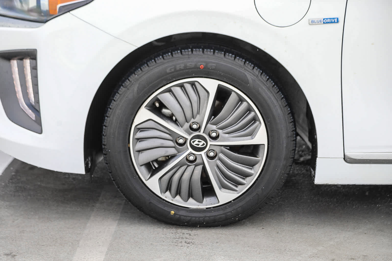 Used 2020 Hyundai Ioniq SE image 8