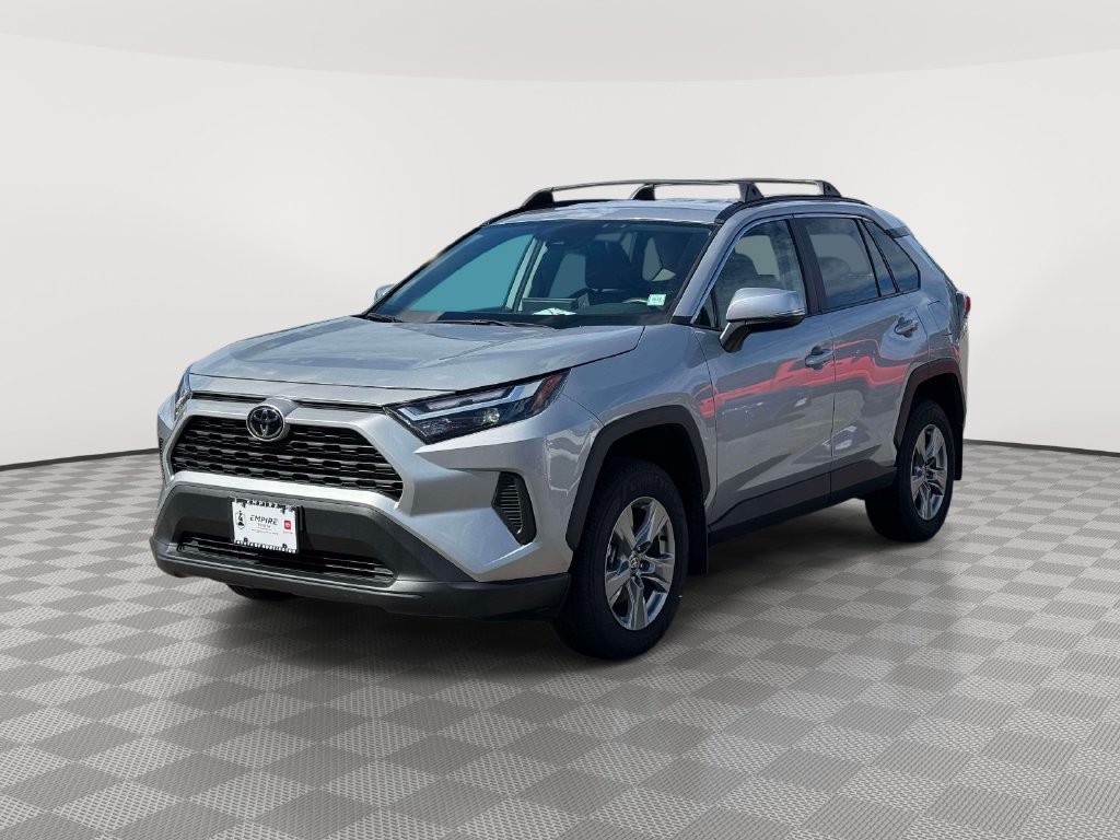 Used 2025 Toyota RAV4 XLE AWD/4WD image 3
