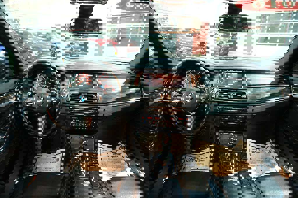 Used 2016 BMW 550i xDrive Sedan image 27