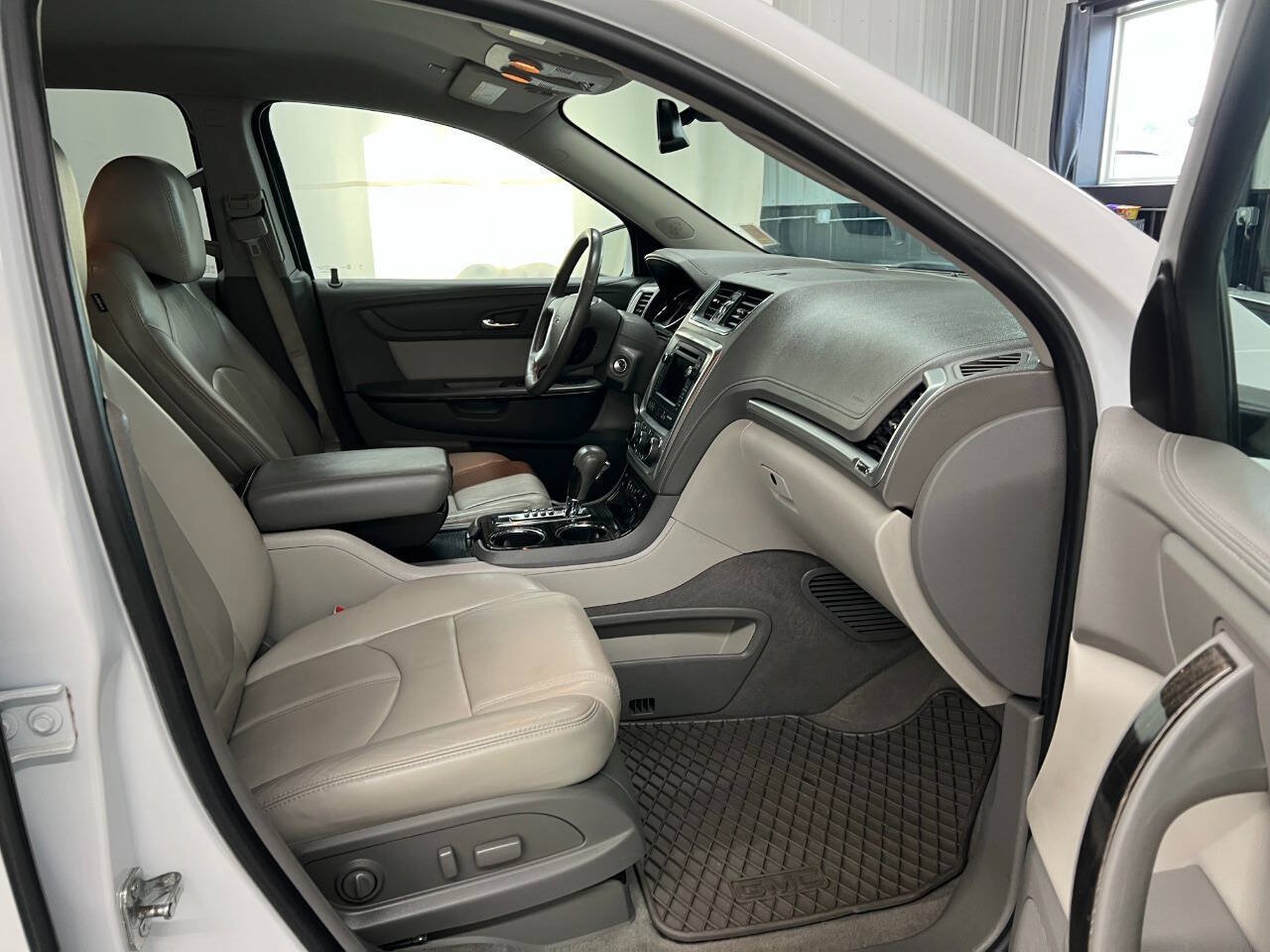 Used 2017 GMC Acadia Limited SLT AWD/4WD image 12