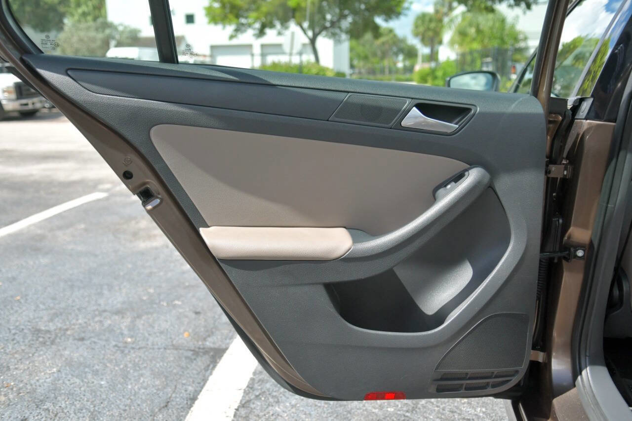 Used 2014 Volkswagen Jetta S image 10