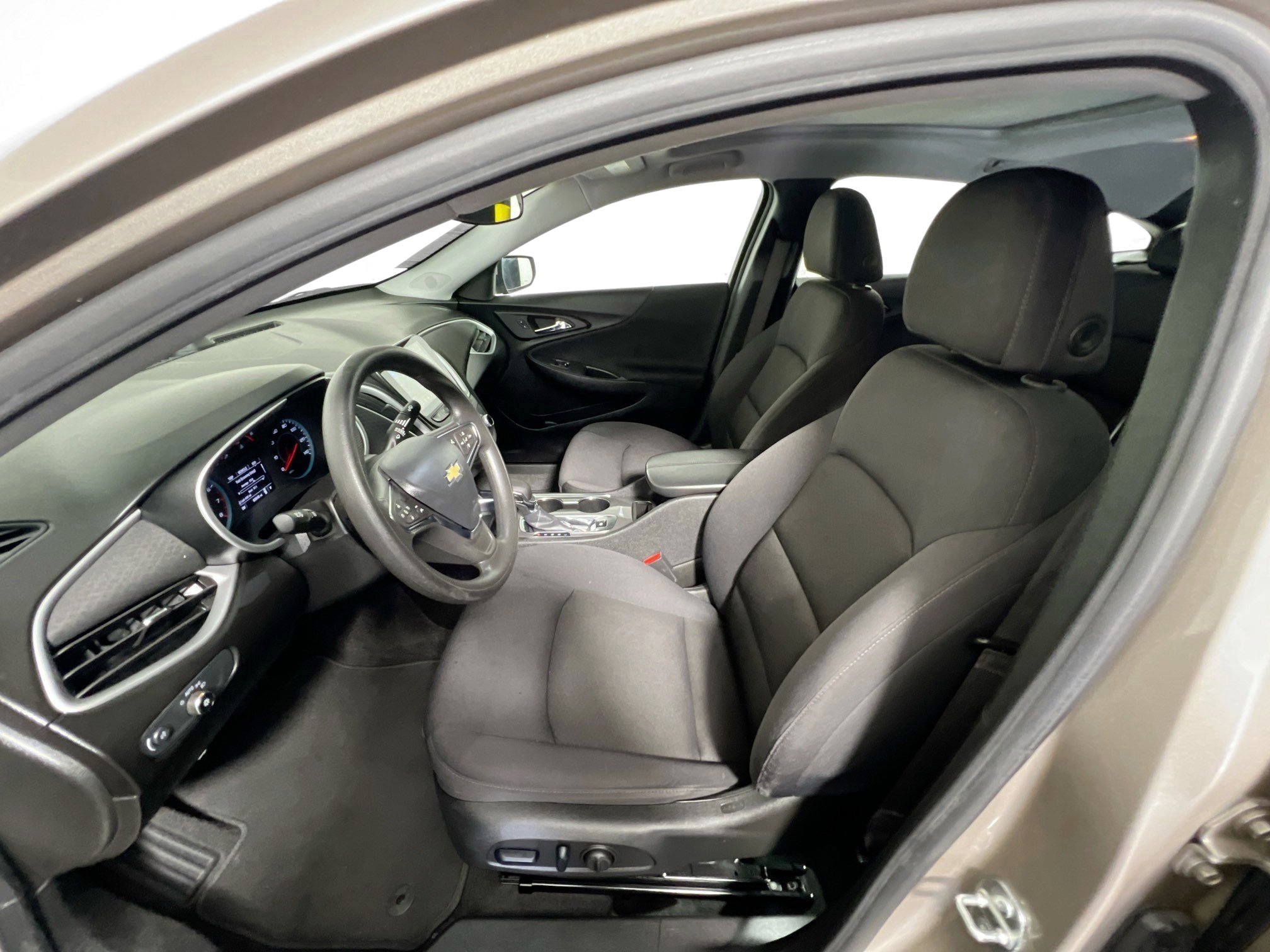 Used 2024 Chevrolet Malibu LT image 14