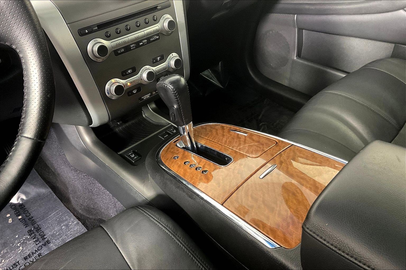 Used 2014 Nissan Murano LE w/ Platinum Edition Package image 19