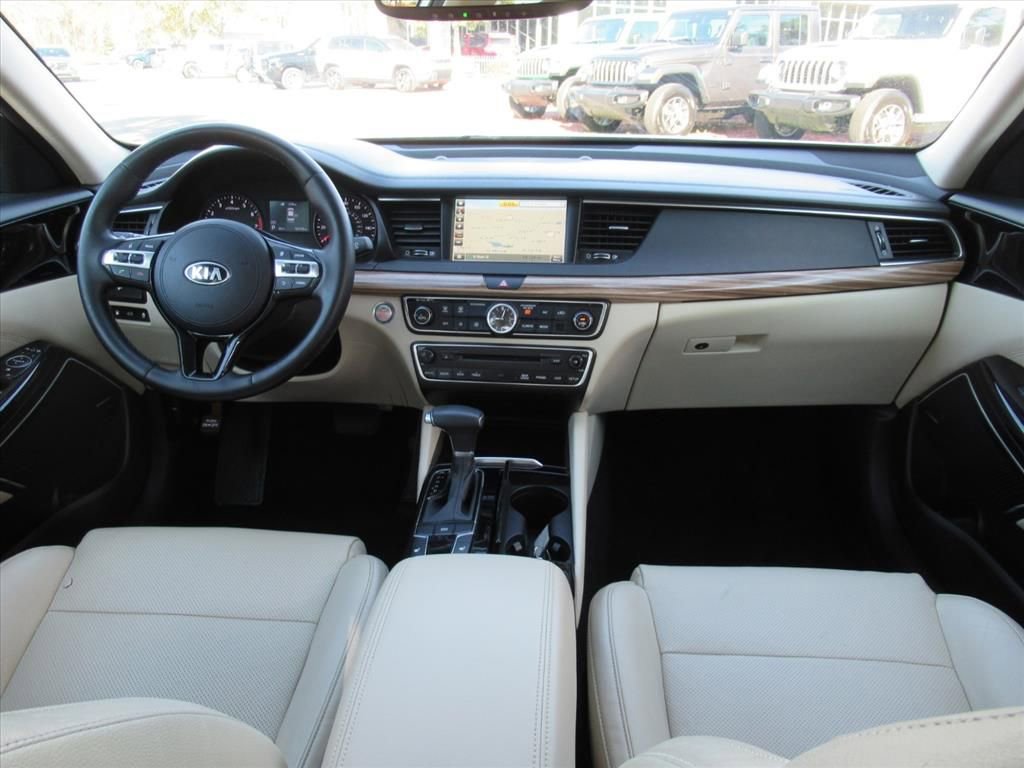 Used 2017 Kia Cadenza Premium w/ Luxury Package image 11