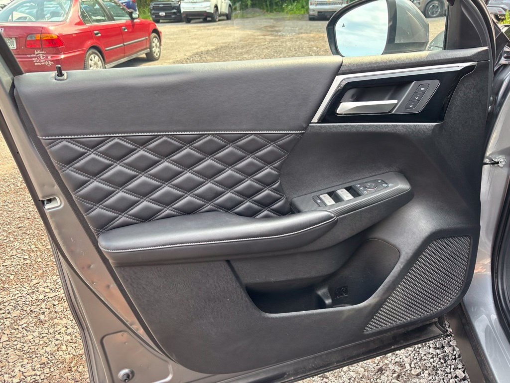 Used 2024 Mitsubishi Outlander SEL AWD/4WD image 17