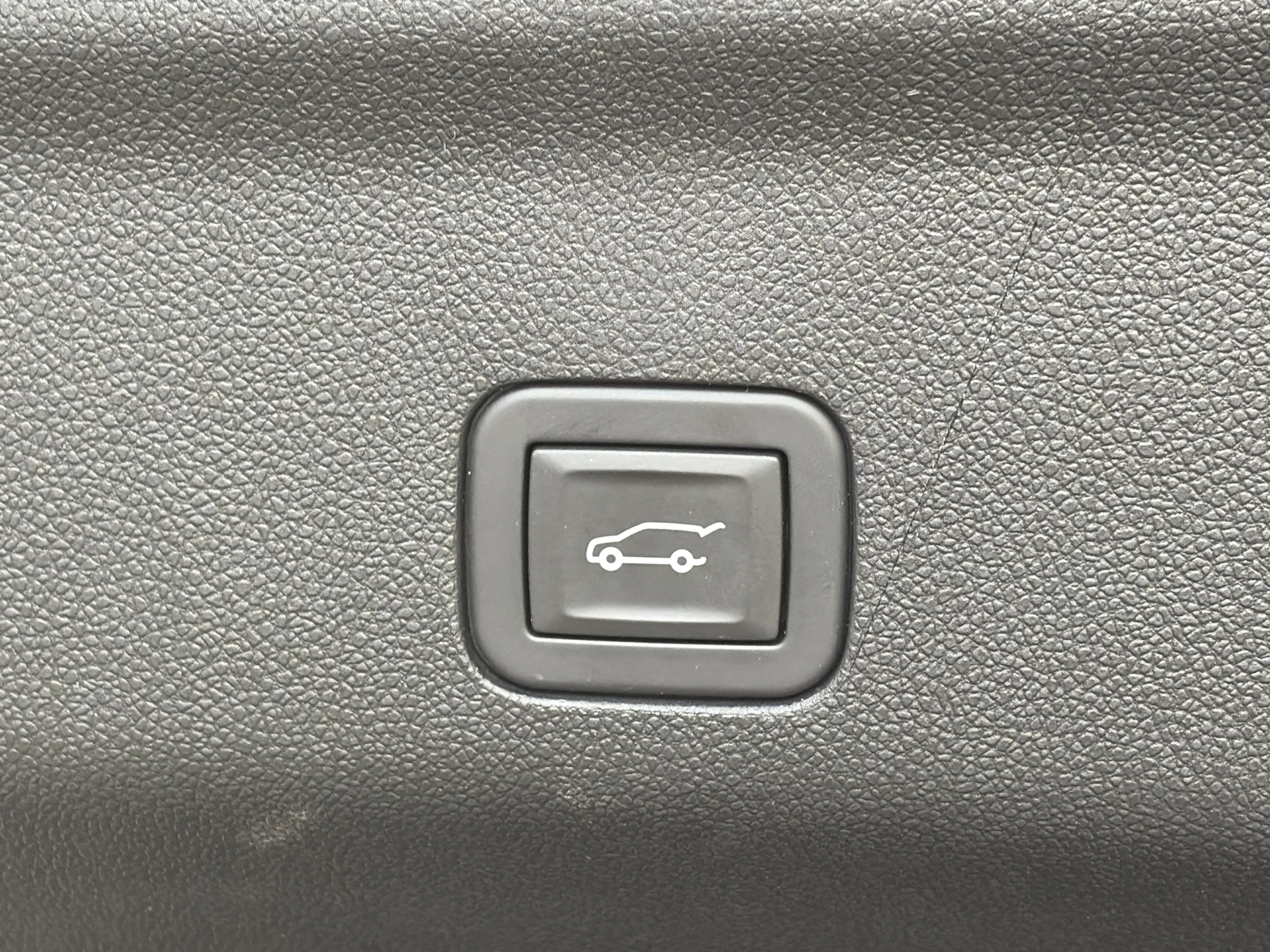 Used 2025 Cadillac Escalade Sport Platinum image 17