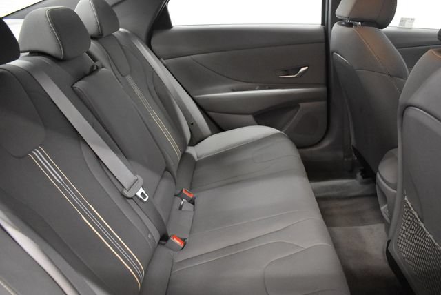 Used 2025 Hyundai Elantra SEL FWD image 17