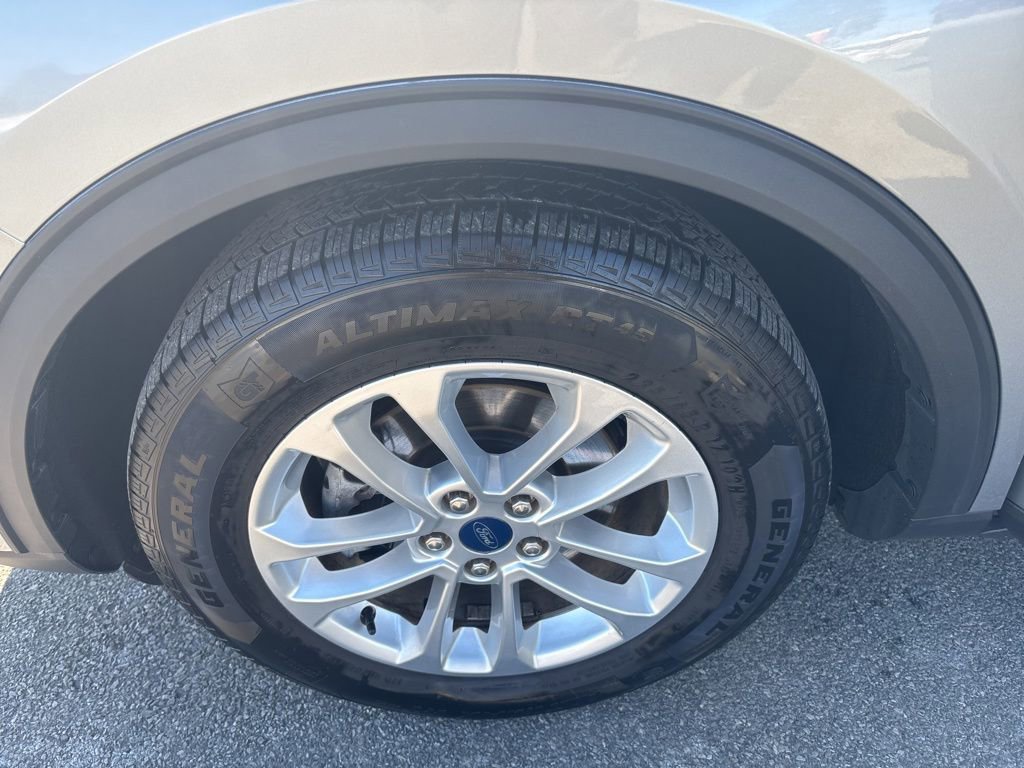 Used 2022 Ford Escape SE w/ Cold Weather Package image 9