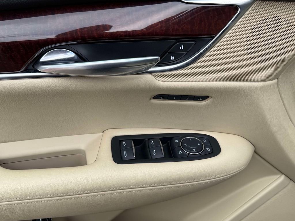 Used 2017 Cadillac XT5 Luxury w/ Driver Awareness Package image 21