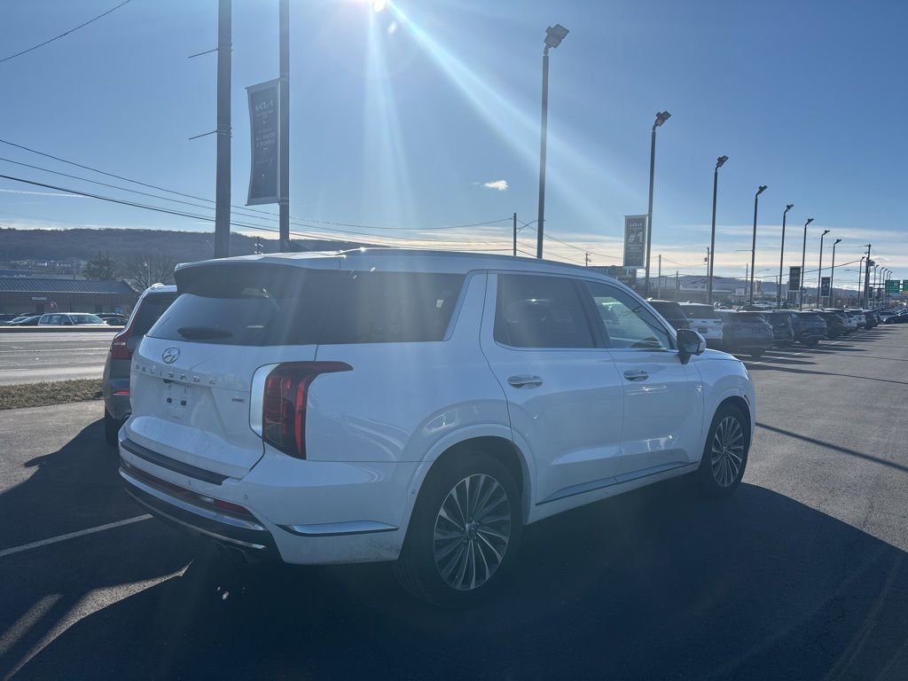 Used 2024 Hyundai Palisade Calligraphy image 2