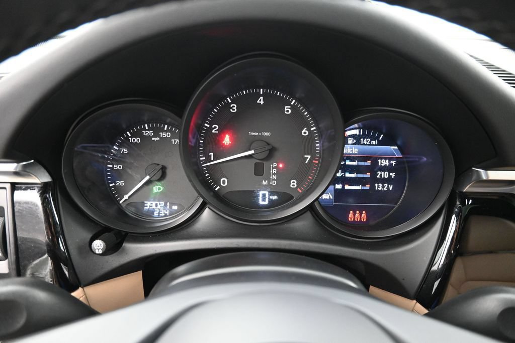 Certified 2024 Porsche Macan AWD/4WD image 19