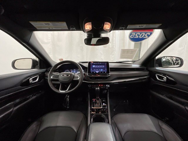 Used 2025 Jeep Compass Trailhawk AWD/4WD image 16