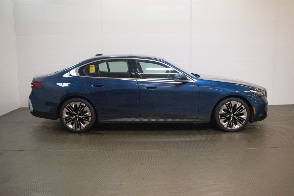 Used 2026 BMW 540i xDrive AWD/4WD image 3