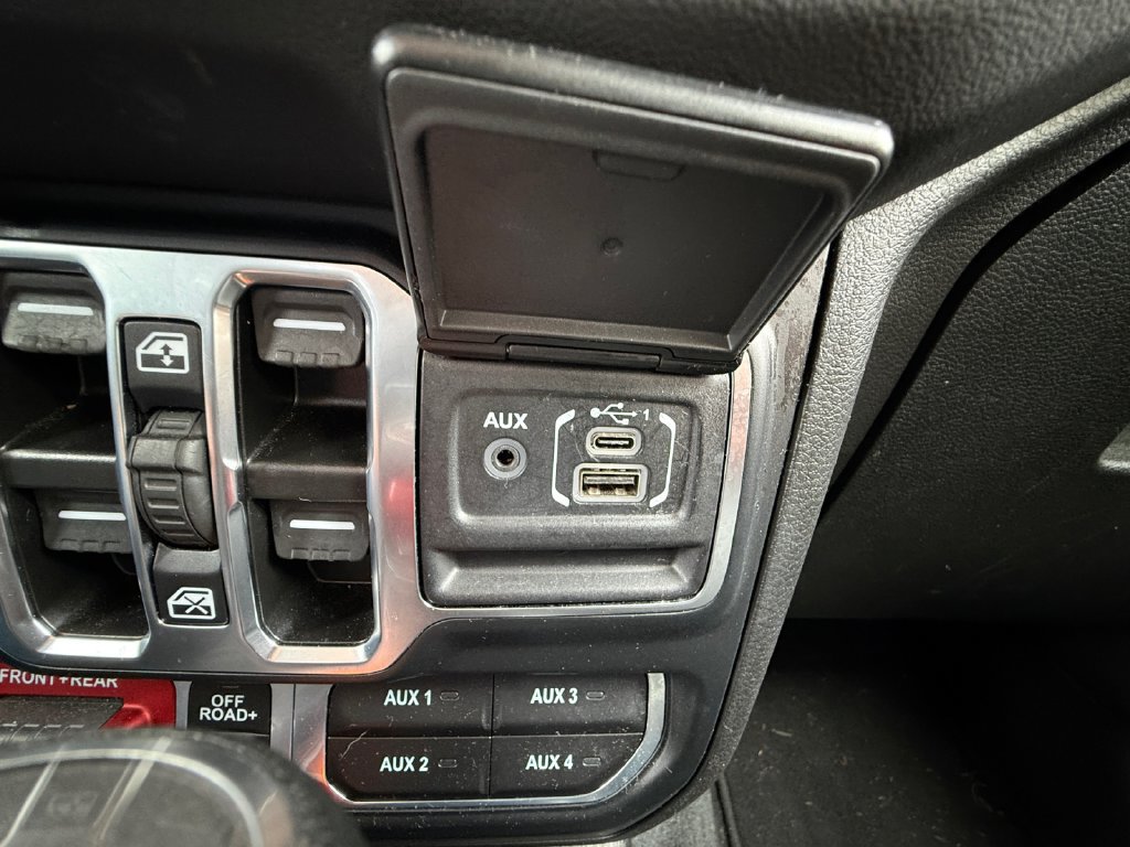 Used 2024 Jeep Wrangler Unlimited Rubicon 4xe AWD/4WD image 33
