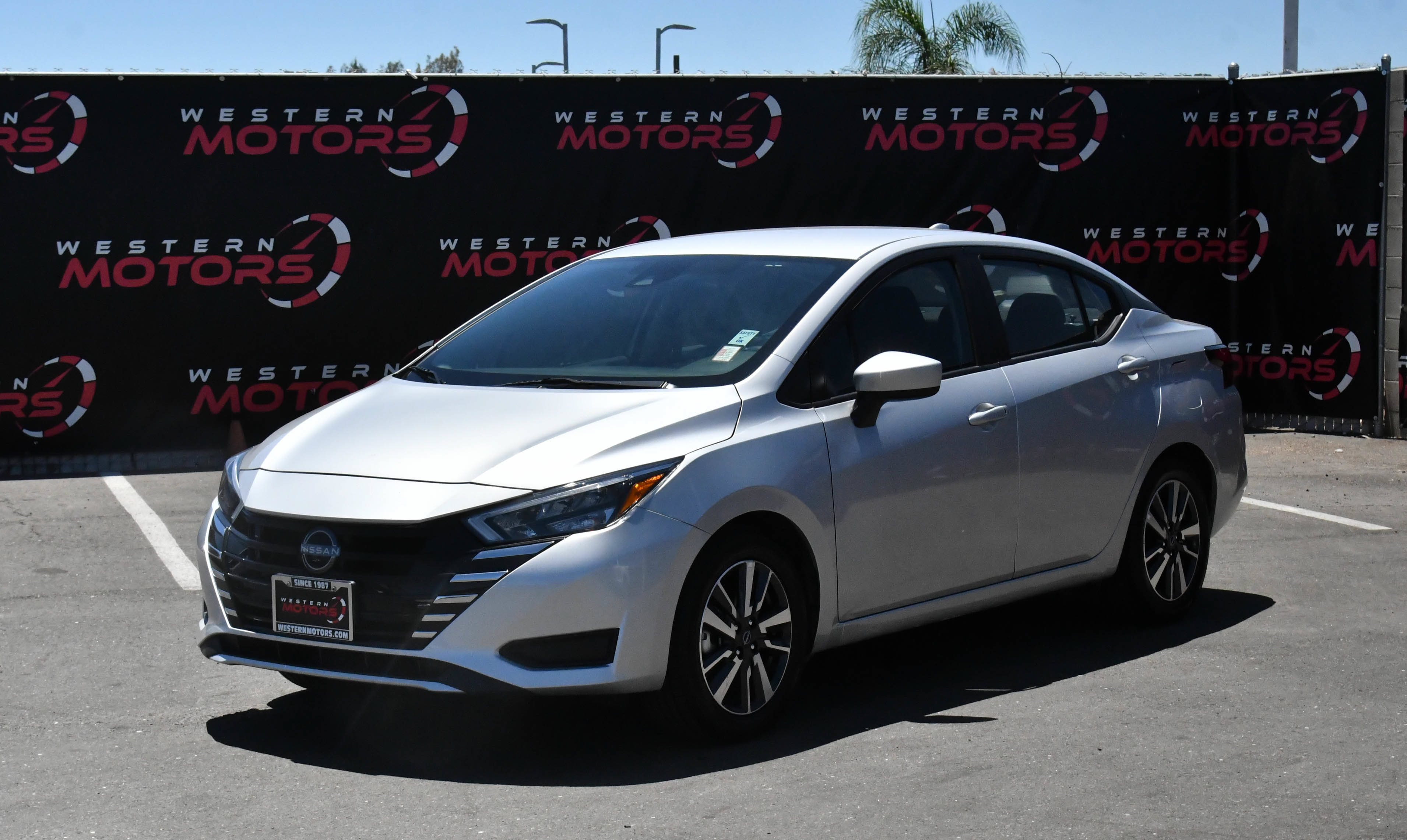 Used 2025 Nissan Versa SV FWD image 3