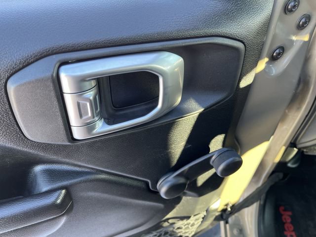 Used 2020 Jeep Gladiator Sport image 17