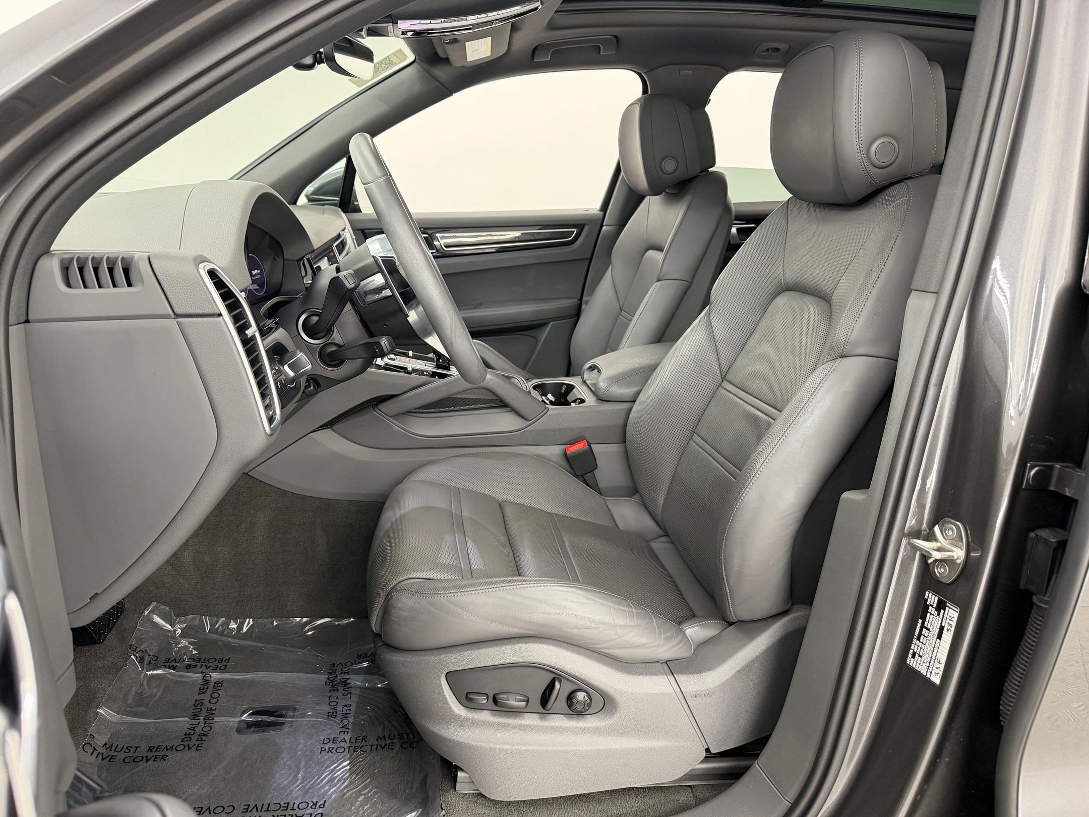 Certified 2023 Porsche Cayenne AWD/4WD image 5