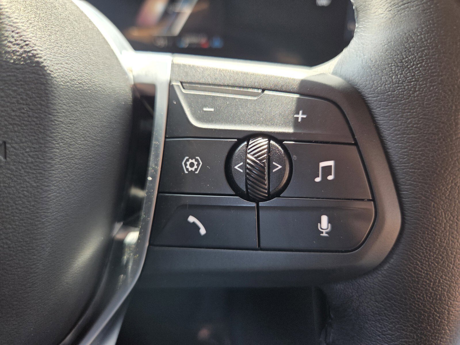 Certified 2025 BMW X2 xDrive28i image 26