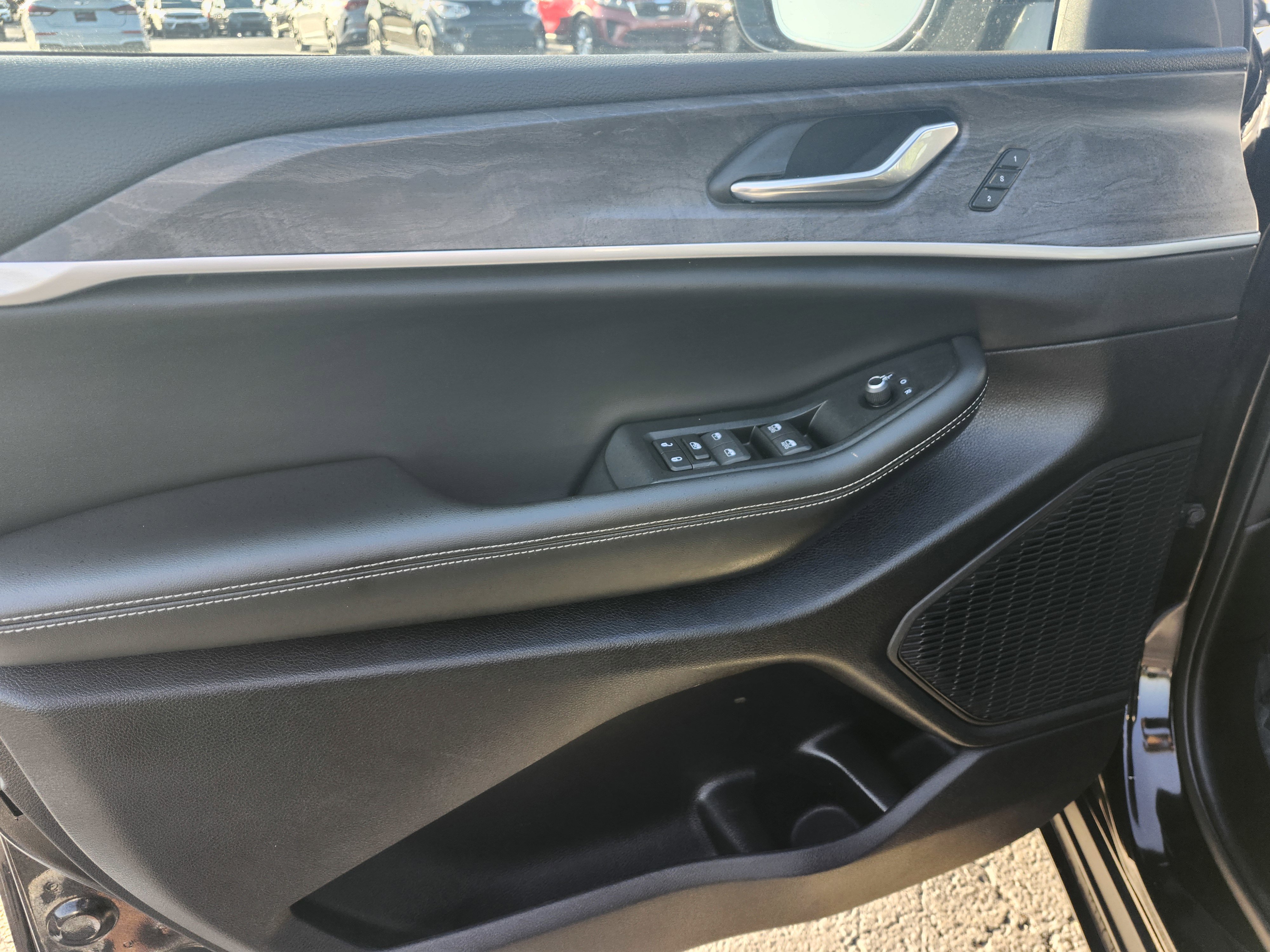 Used 2024 Jeep Grand Cherokee L Limited w/ Luxury Tech Group II image 18