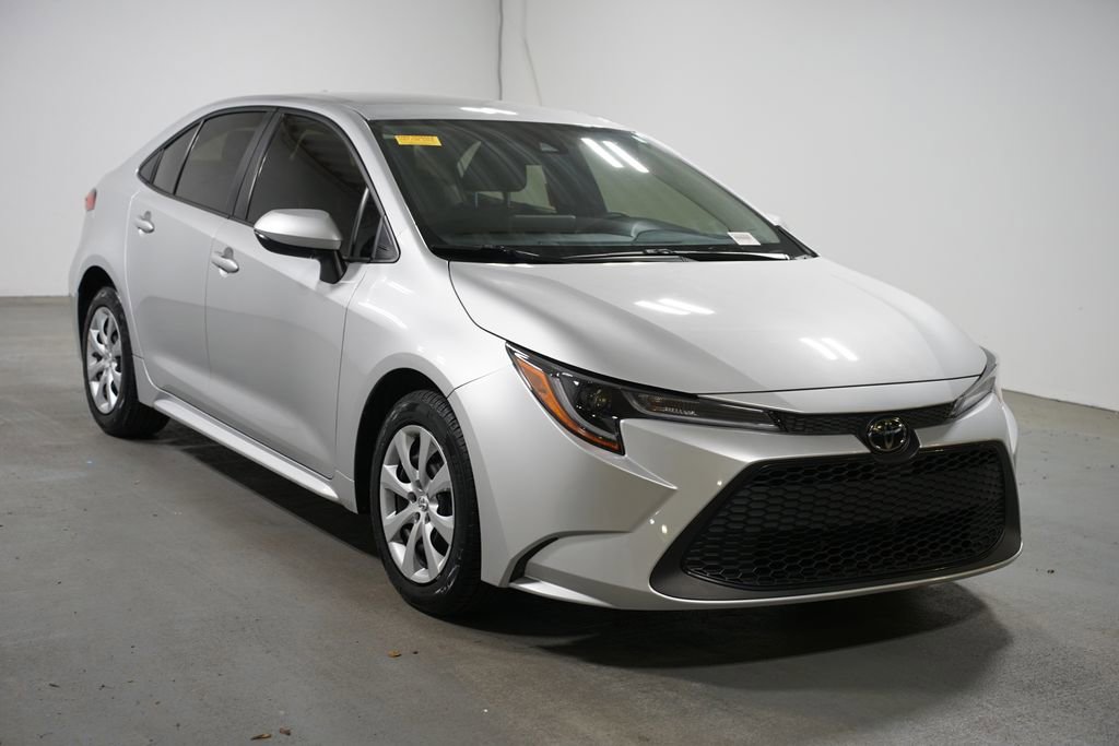 Certified 2022 Toyota Corolla LE image 3
