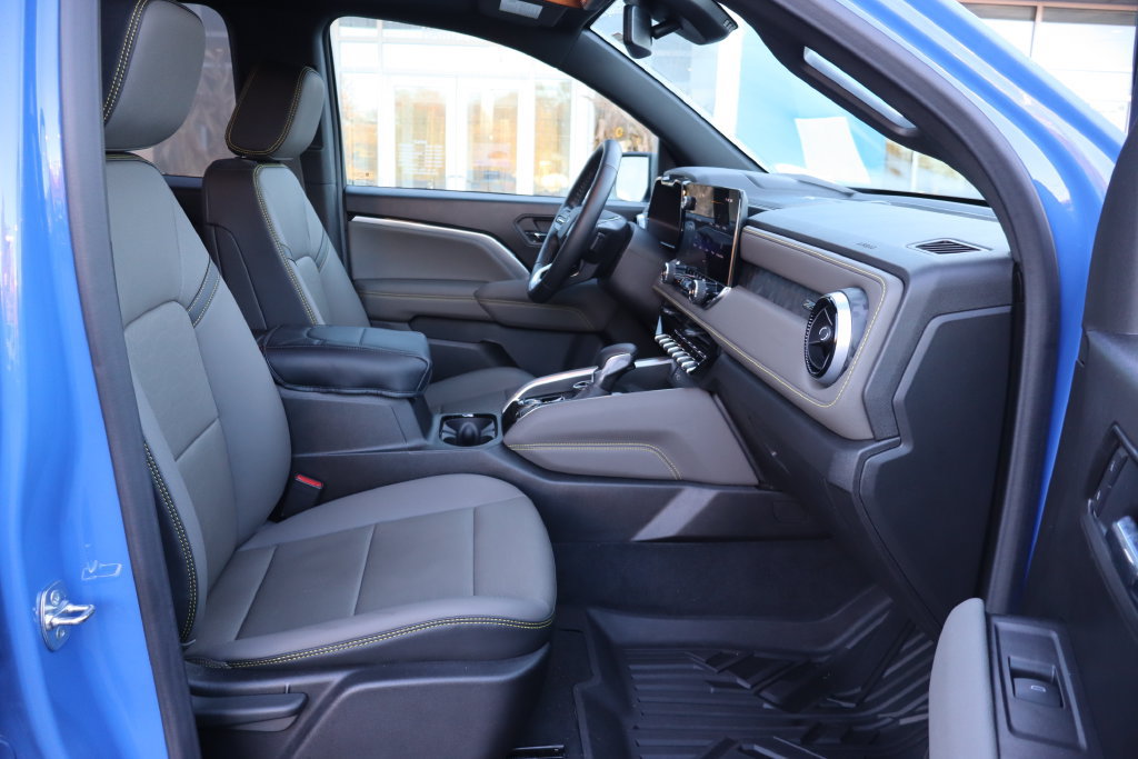 Used 2025 Chevrolet Colorado ZR2 w/ Technology Package AWD/4WD image 23