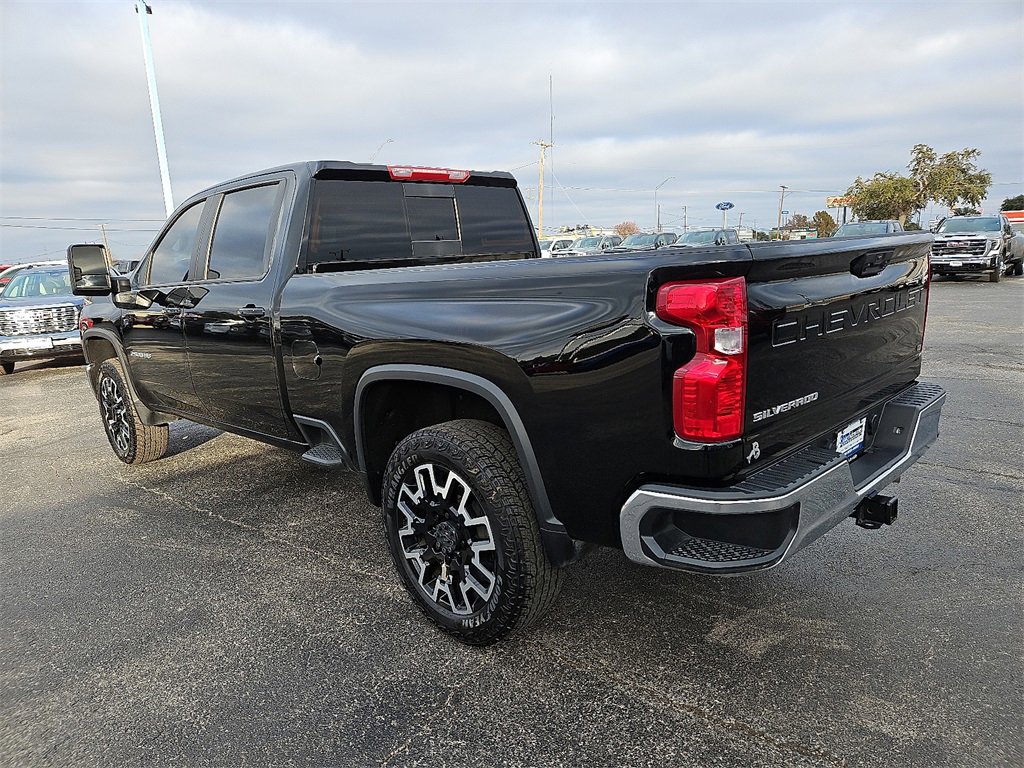 Used 2025 Chevrolet Silverado 2500 LT w/ Leather Package image 3
