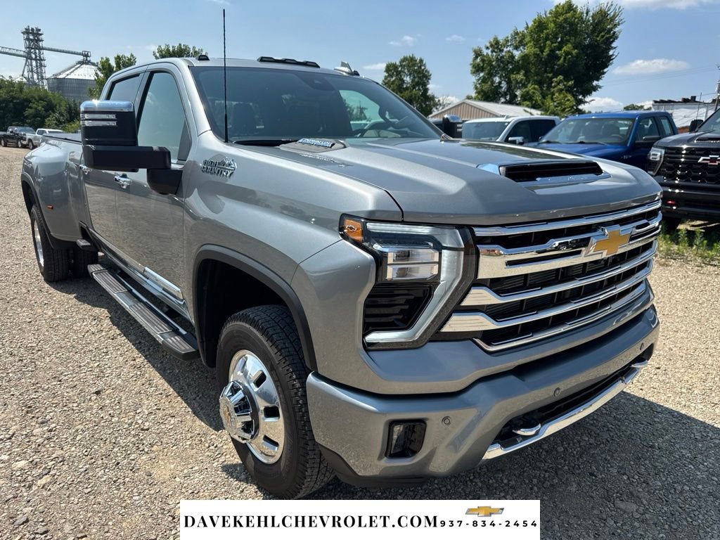 Used 2025 Chevrolet Silverado 3500 High Country w/ High Country Premium Package AWD/4WD image 8