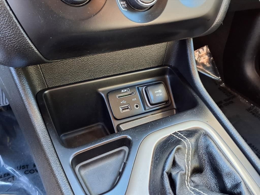 Used 2016 Jeep Cherokee Sport image 8