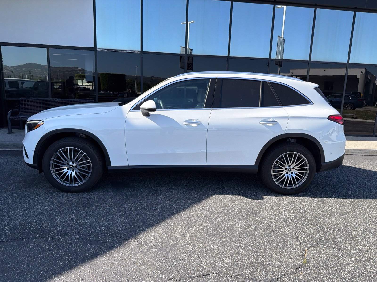 Used 2026 Mercedes-Benz GLC 300 image 3