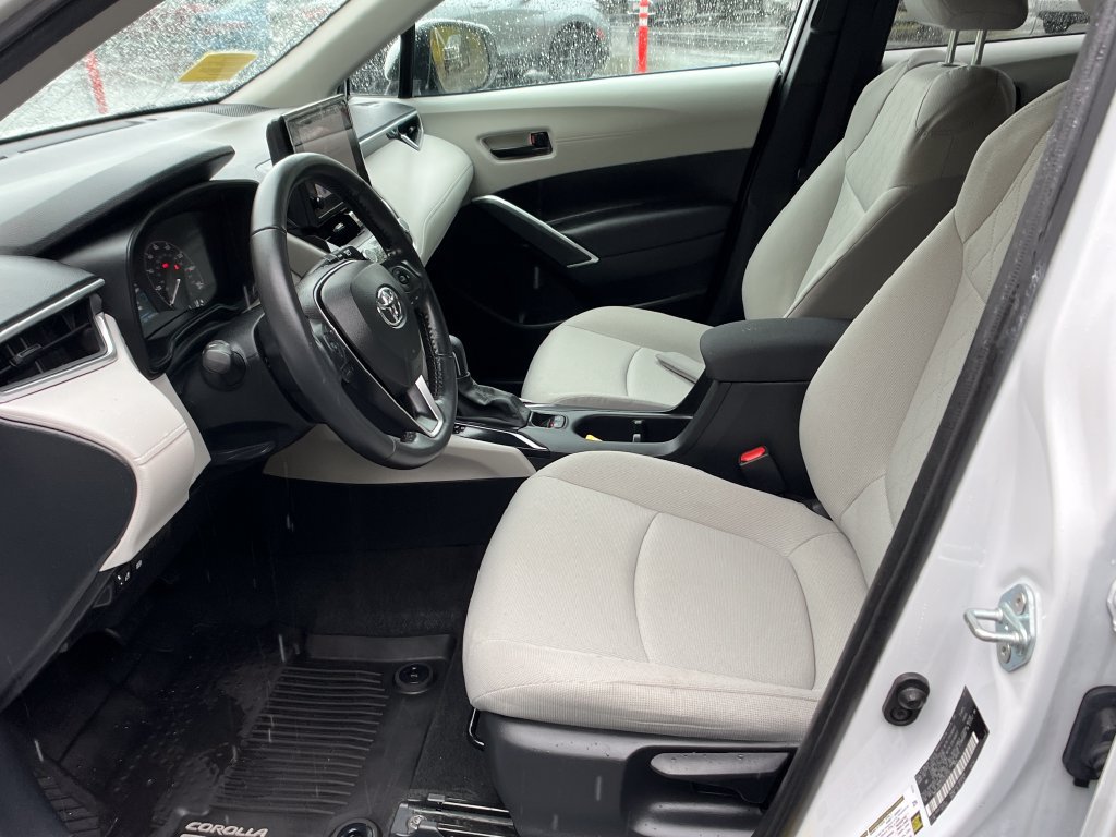 Used 2023 Toyota Corolla Cross LE AWD/4WD image 9