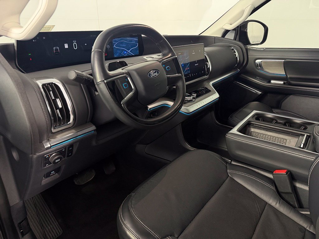 Used 2025 Ford Expedition Platinum AWD/4WD image 13