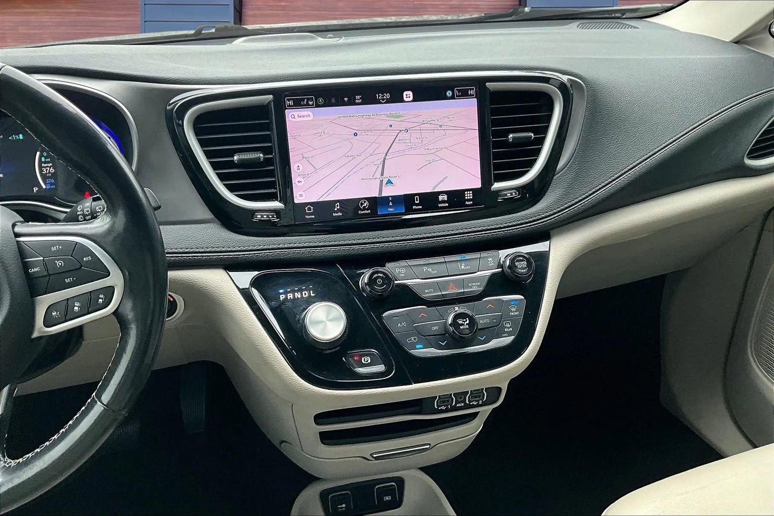 Used 2021 Chrysler Pacifica Touring-L image 6