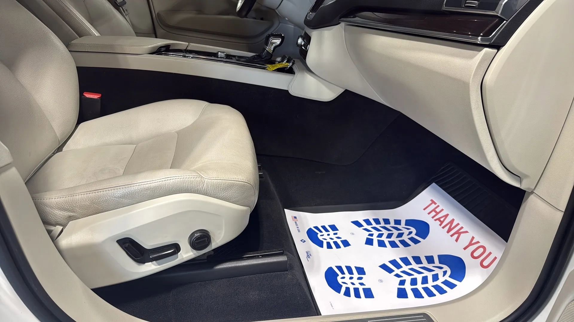 Used 2019 Volvo XC90 T5 Momentum w/ Multimedia Package AWD/4WD image 18