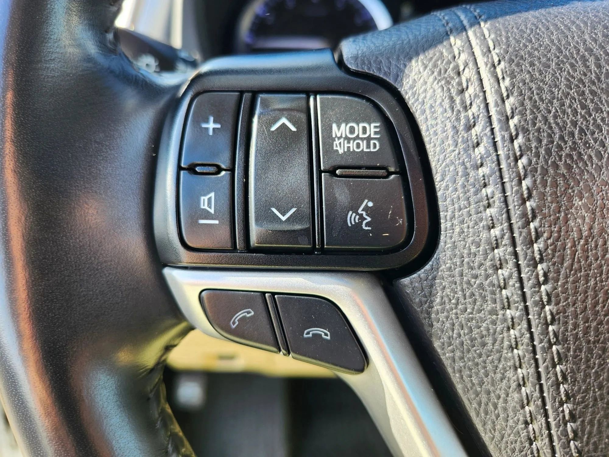 Used 2019 Toyota Highlander XLE AWD/4WD image 17