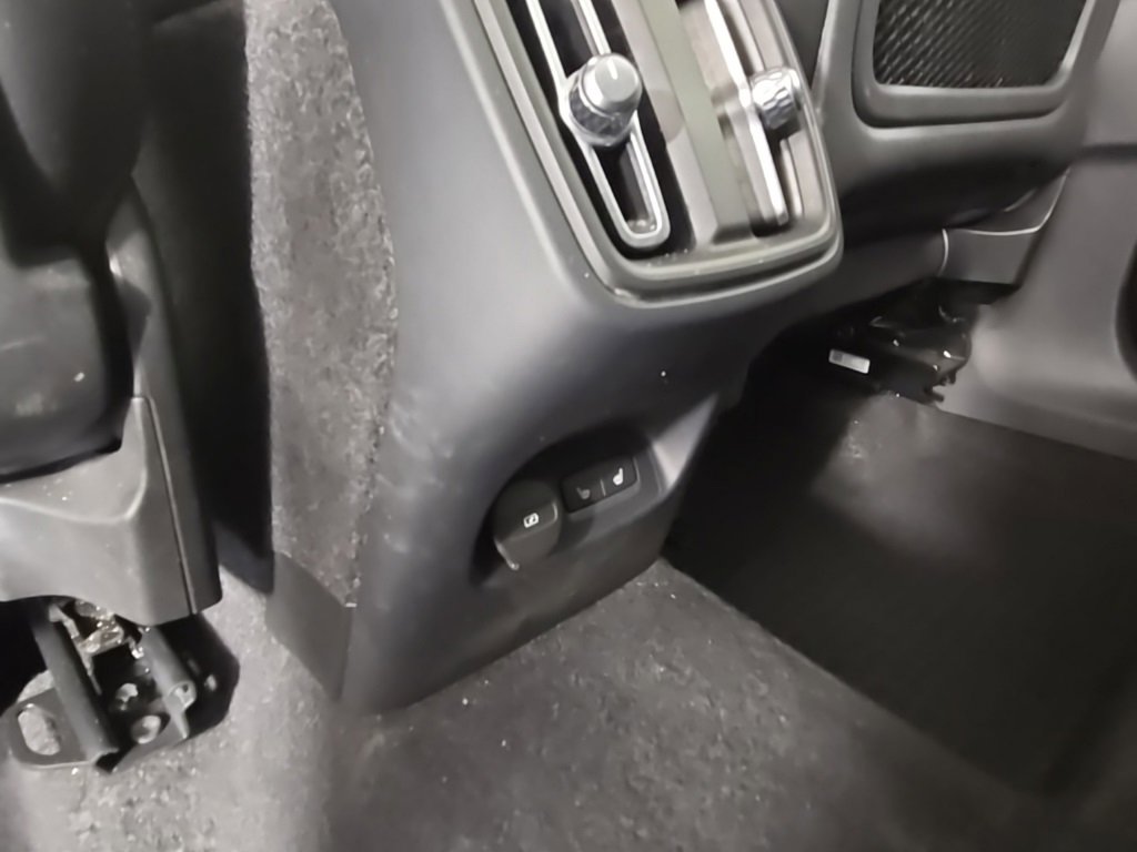 Certified 2023 Volvo XC40 B5 Plus w/ Driver Assist Package image 19