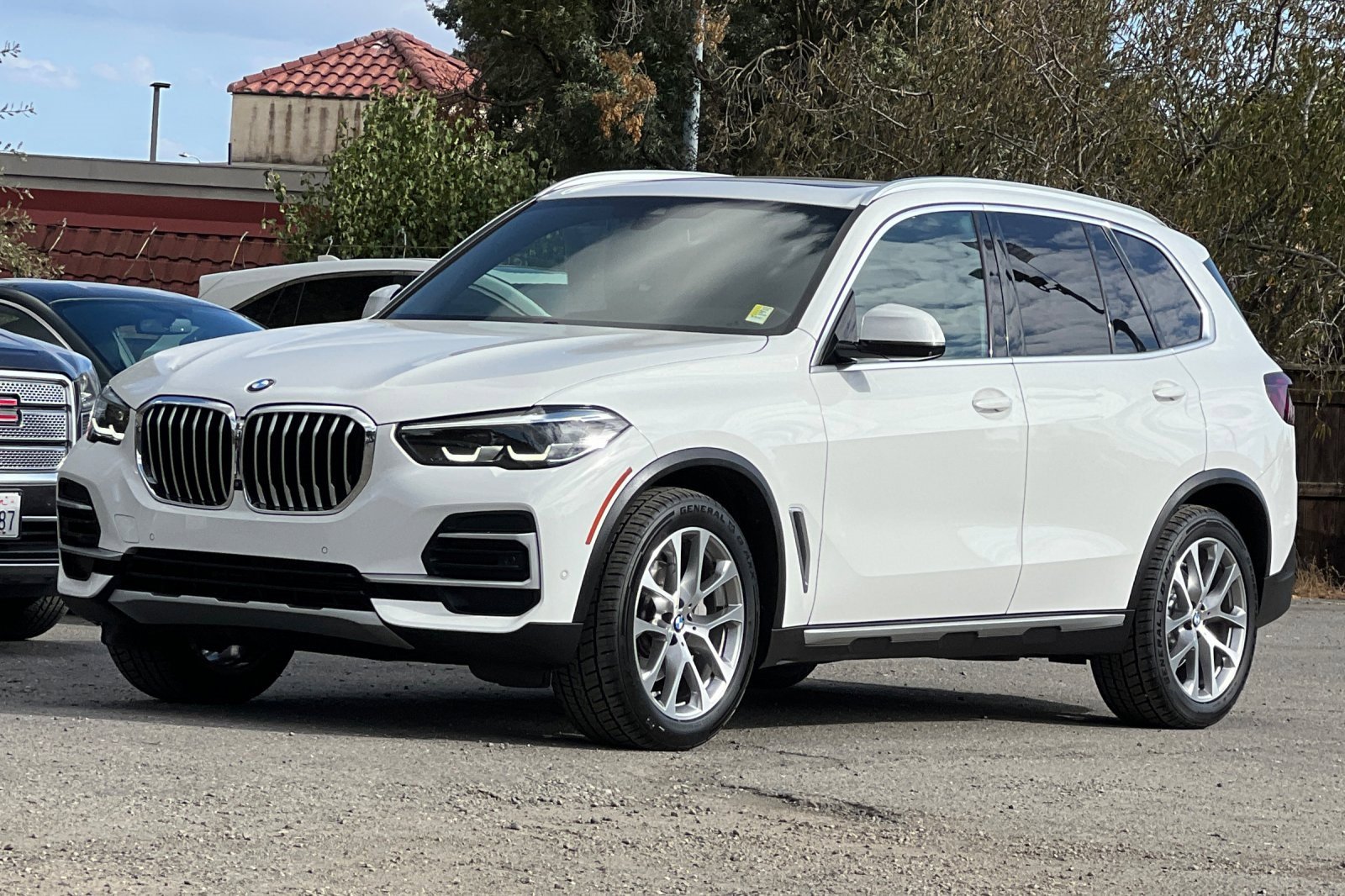 Used 2022 BMW X5 xDrive40i w/ Parking Assistance Package image 8