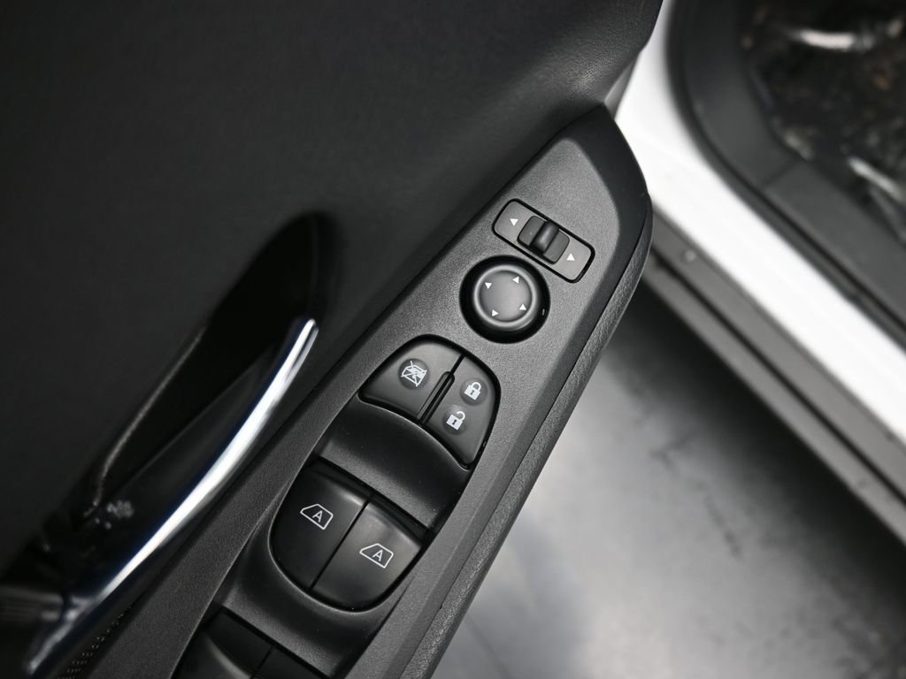 Used 2024 Nissan Kicks SV FWD image 31